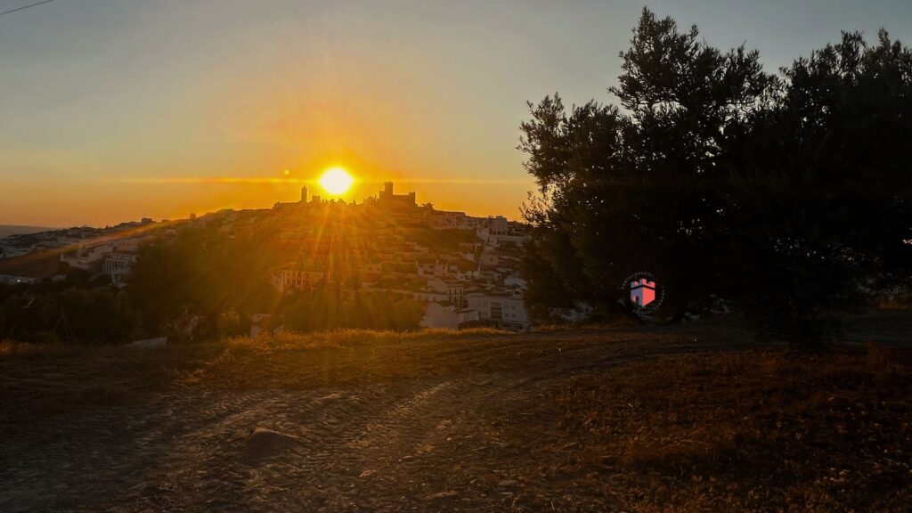 Castillo Ducal de Espejo al atardecer: el momentomás mágico para descubrir la historia de Córdoba.